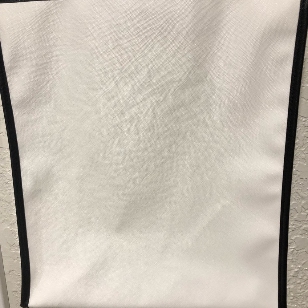 Pandora white bag size 15 x 13 x 4.  Excellent condition. - Picture 7 of 8